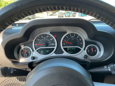 Used 2010 Jeep Wrangler Unlimited Sahara w/ Dual Top Group AWD/4WD image 15