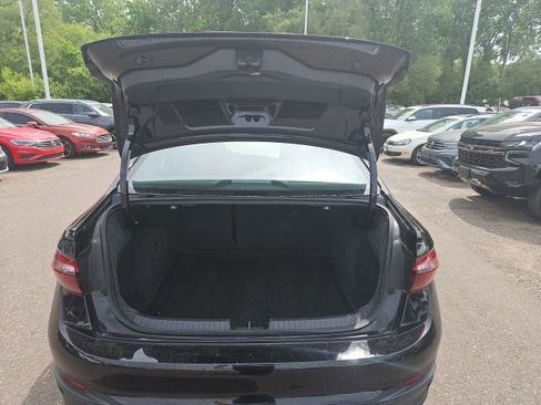Used 2023 Volkswagen Jetta SE w/ Panoramic Sunroof Package FWD image 22