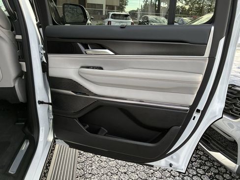 New 2026 Jeep Grand Wagoneer Summit AWD/4WD image 33