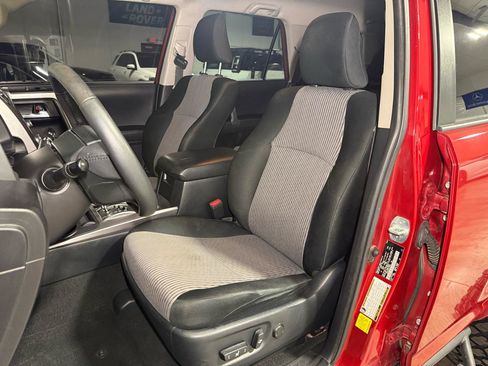 Used 2020 Toyota 4Runner SR5 AWD/4WD image 11