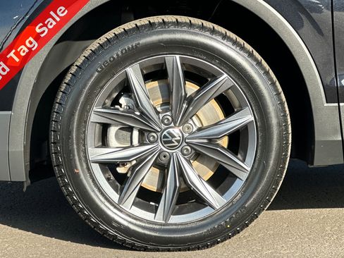 Certified 2022 Volkswagen Tiguan SE w/ Panoramic Sunroof Package image 27