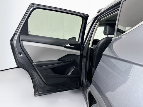 Used 2023 Volkswagen Taos SE w/ Panoramic Sunroof Package AWD/4WD image 26