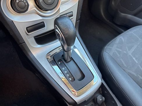 Used 2017 Ford Fiesta SE image 19