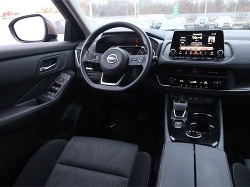 Certified 2024 Nissan Rogue SV image 21