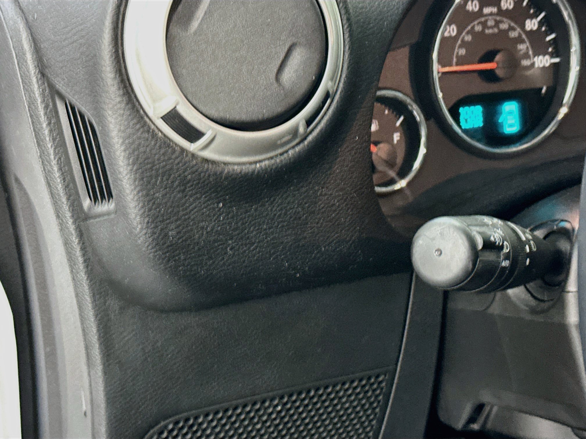 Used 2018 Jeep Wrangler Unlimited Sahara w/ Connectivity Group AWD/4WD image 17