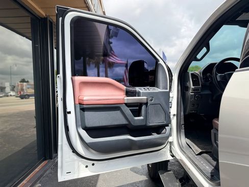 Used 2022 Ford F450 Platinum w/ FX4 Off-Road Package image 29