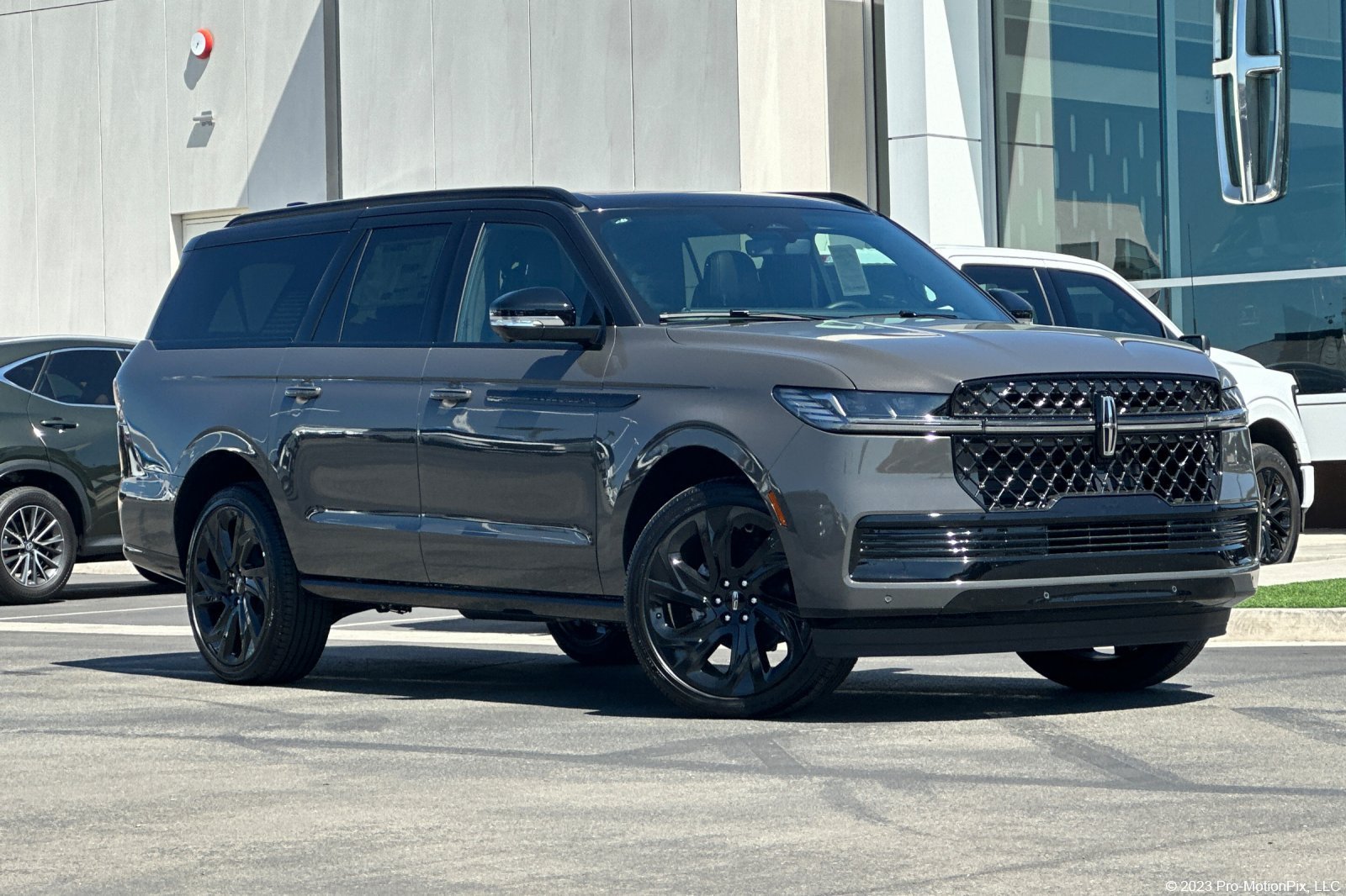 New 2027 Lincoln Navigator L Black Label AWD/4WD image 1