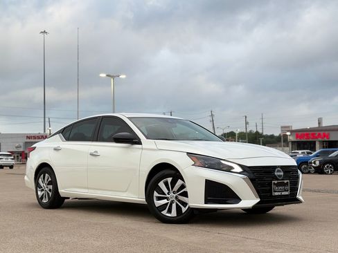 Certified 2025 Nissan Altima 2.5 S image 2