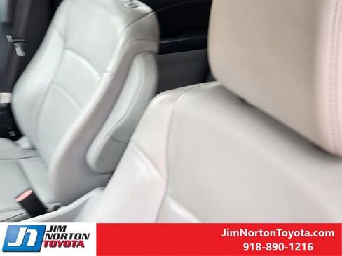 Used 2019 Honda Pilot Touring image 17