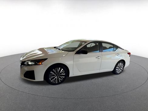 Used 2025 Nissan Altima 2.5 SV image 7