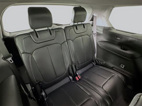 Used 2022 Jeep Grand Cherokee L Limited image 12