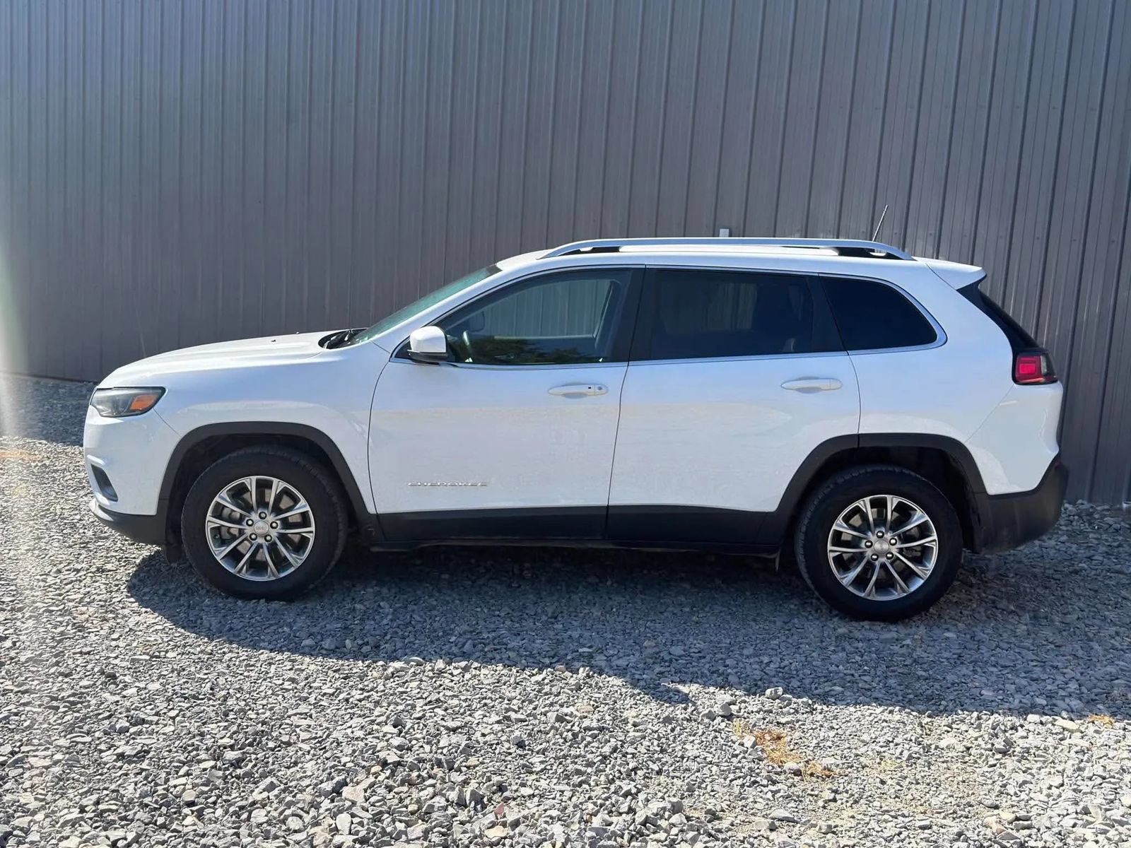 Used 2019 Jeep Cherokee Latitude Plus w/ Comfort/Convenience Group FWD image 8