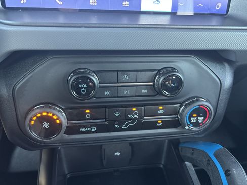 Used 2024 Ford Bronco Black Diamond AWD/4WD image 16