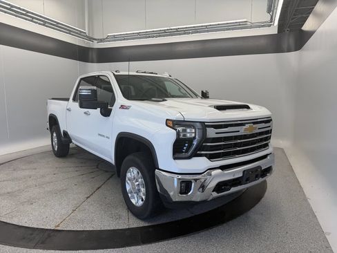 Used 2024 Chevrolet Silverado 3500 LTZ w/ LTZ Plus Package AWD/4WD image 7