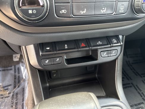 Used 2018 Chevrolet Colorado Z71 AWD/4WD image 23