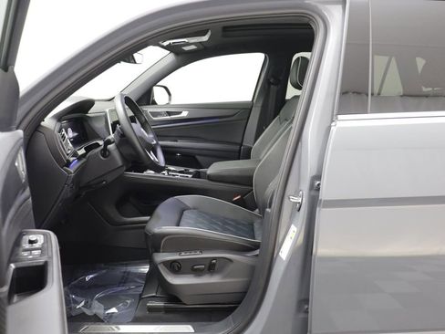 Used 2025 Volkswagen Atlas Cross Sport SEL Premium R-Line AWD/4WD image 5