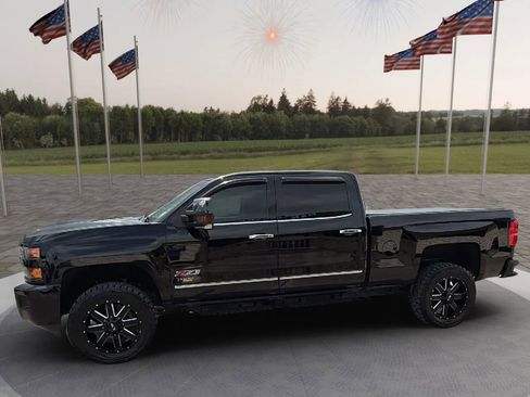 Used 2019 Chevrolet Silverado 2500 LTZ w/ Duramax Plus Package AWD/4WD image 3