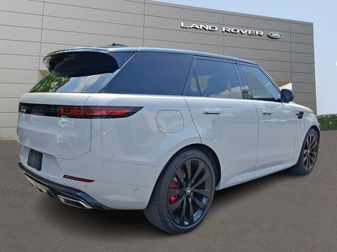 Used 2024 Land Rover Range Rover Sport Dynamic SE AWD/4WD image 2