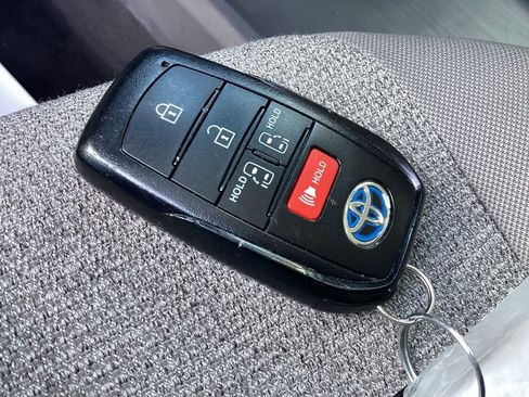 Used 2024 Toyota Sienna LE image 26