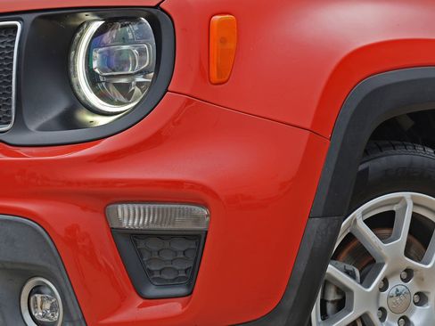 Used 2020 Jeep Renegade Latitude w/ LED Lighting Group FWD image 10