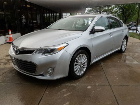 Used 2014 Toyota Avalon Limited w/ Technology Package FWD image 3