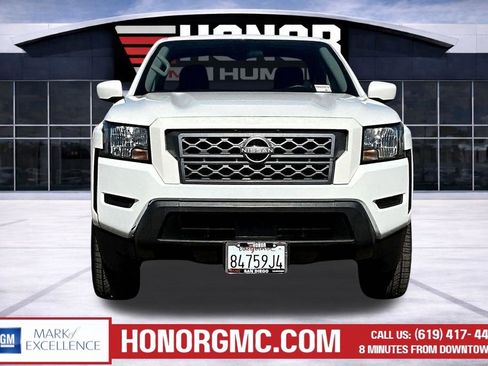Used 2022 Nissan Frontier SV RWD image 2