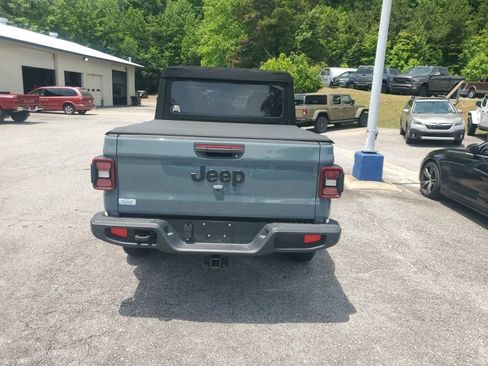 Used 2024 Jeep Gladiator Sport AWD/4WD image 7