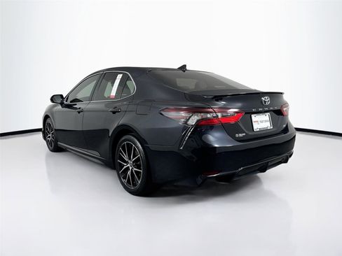 Certified 2021 Toyota Camry SE image 20