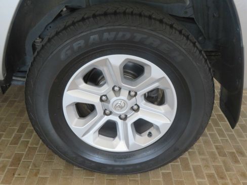 Used 2022 Toyota 4Runner SR5 AWD/4WD image 8