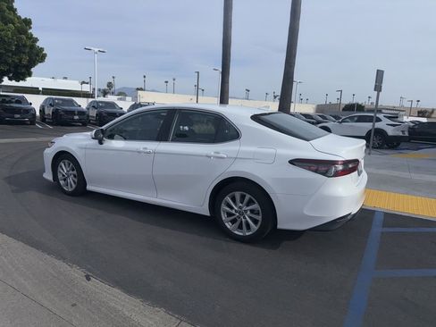 Used 2021 Toyota Camry LE image 11