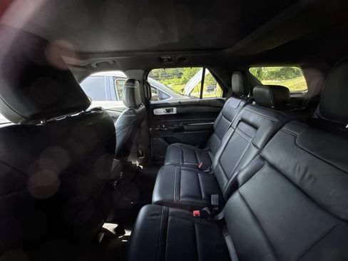 Used 2026 Ford Explorer Platinum AWD/4WD image 8