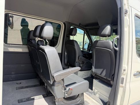 Used 2024 Mercedes-Benz Sprinter 2500 image 32