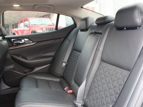 Used 2017 Nissan Maxima Platinum image 29