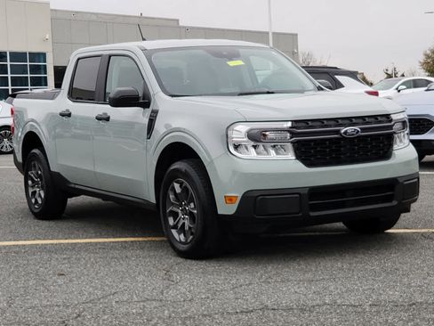 Used 2023 Ford Maverick XLT image 2