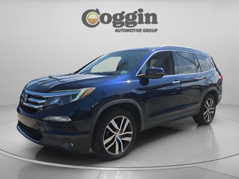 Used 2017 Honda Pilot Touring image 1