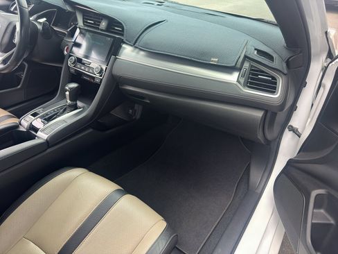 Used 2017 Honda Civic Touring image 13