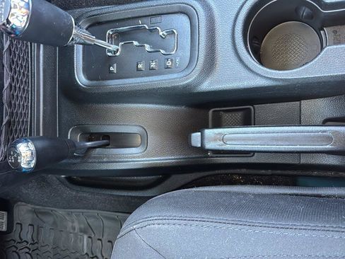 Used 2017 Jeep Wrangler Unlimited Sport AWD/4WD image 16