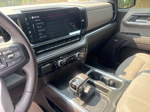 Used 2025 GMC Sierra 1500 SLT w/ SLT Convenience Package AWD/4WD image 16