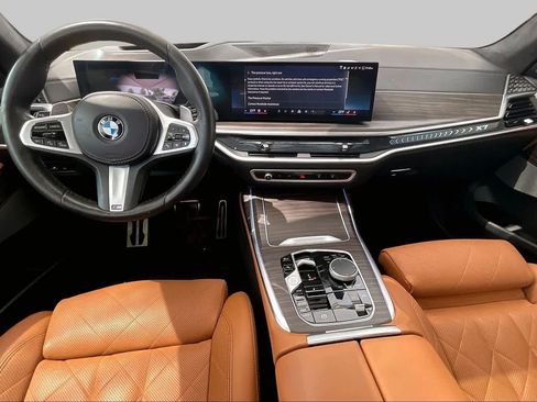 Used 2024 BMW X7 xDrive40i w/ M Sport Package AWD/4WD image 16