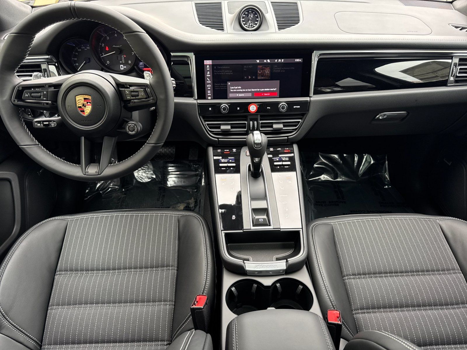 Certified 2026 Porsche Macan Turbo AWD/4WD image 6