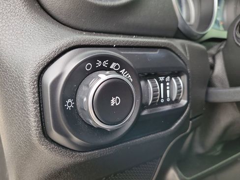 Used 2021 Jeep Wrangler Unlimited Sahara image 23