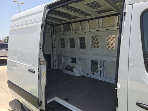 Used 2025 Mercedes-Benz Sprinter 2500 image 24