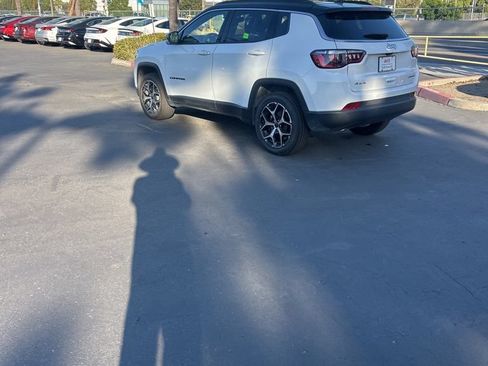 Used 2025 Jeep Compass Limited AWD/4WD image 7