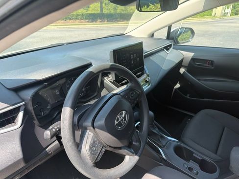 Used 2025 Toyota Corolla LE FWD image 8