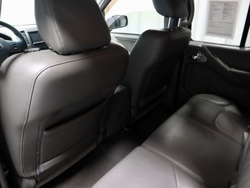 Used 2011 Nissan Frontier SL image 21