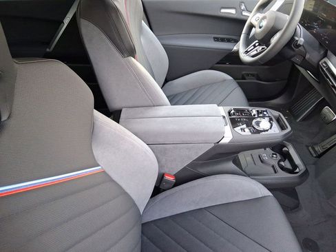 New 2026 BMW iX xDrive60 w/ M Sport Package image 30