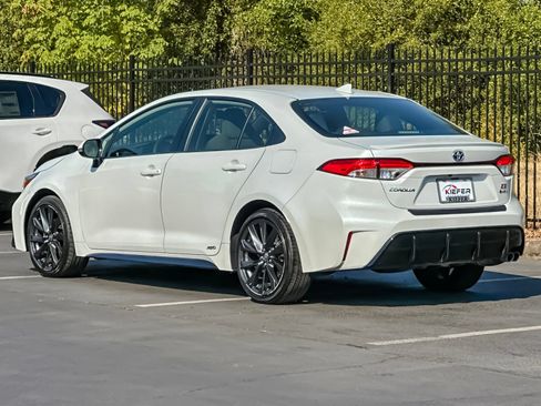 Used 2025 Toyota Corolla SE w/ SE Premium Package AWD/4WD image 5