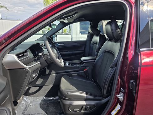 New 2025 Jeep Grand Cherokee 4WD image 17