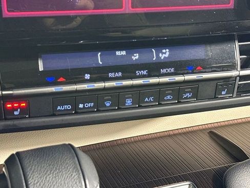 Used 2022 Toyota Sienna XLE FWD image 29