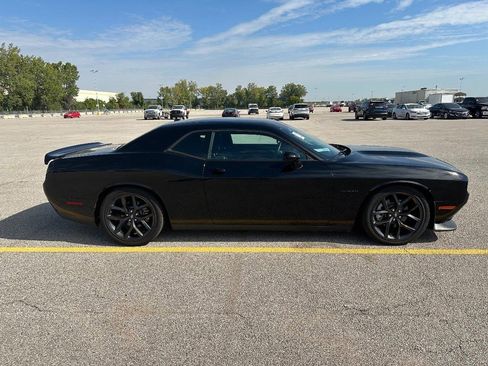 Used 2022 Dodge Challenger R/T w/ Blacktop Package image 4
